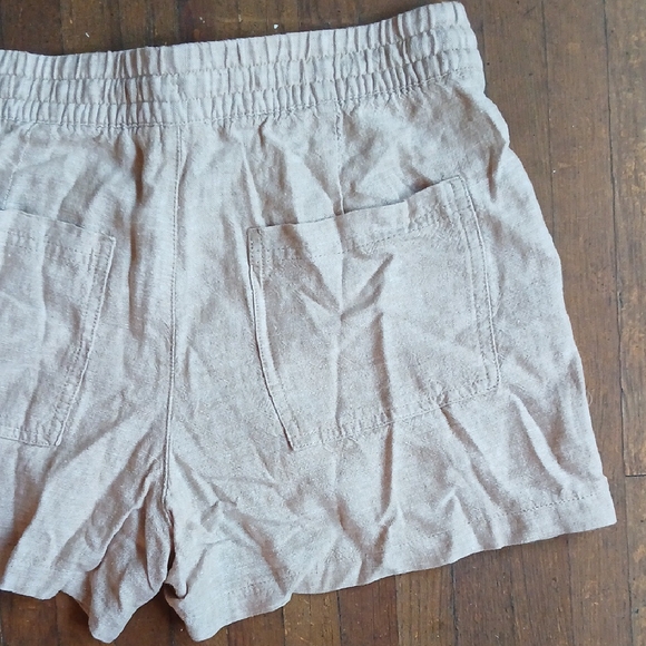 GAP Women's Light Tan Cargo Shorts - Picture 5 of 6